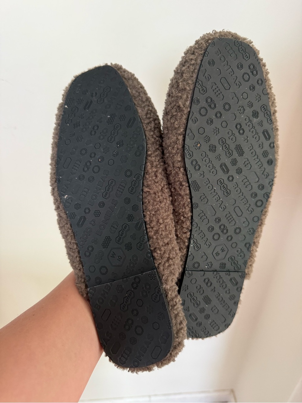Bombas Sunday Mule Sherpa Slippers with Daisy Embroidery - Picture 3 of 5